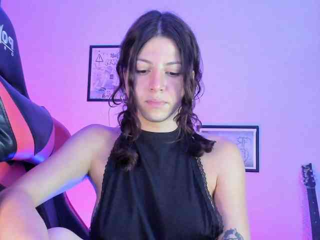 lolamustaine webcam
