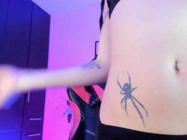lolamustaine webcam