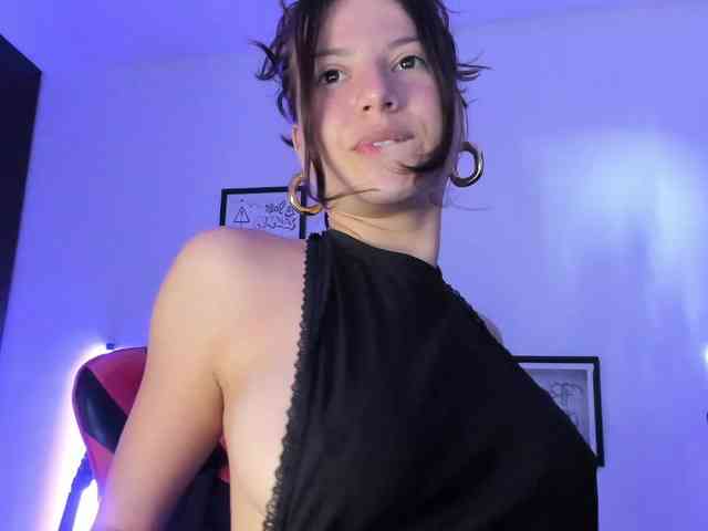 lolamustaine webcam