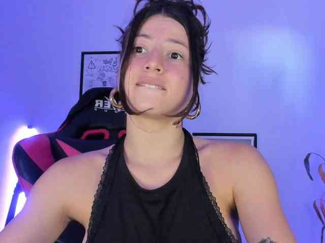 lolamustaine webcam