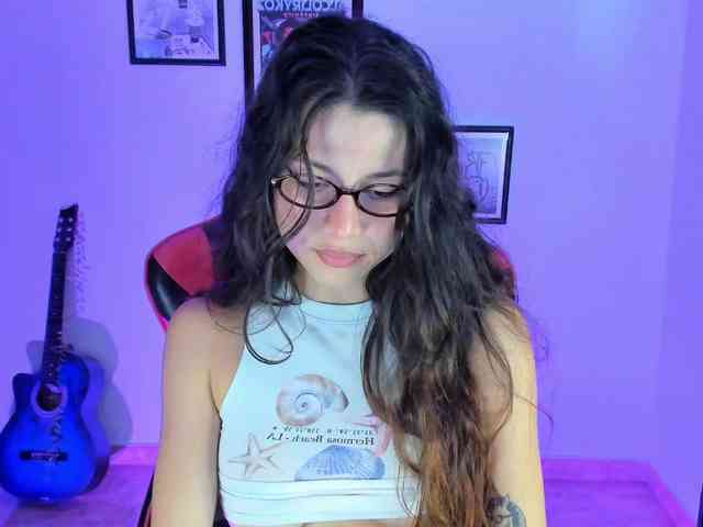 lolamustaine webcam