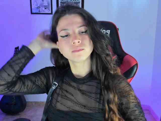 lolamustaine webcam