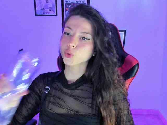 lolamustaine webcam