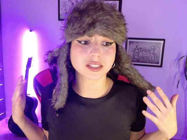 lolamustaine webcam