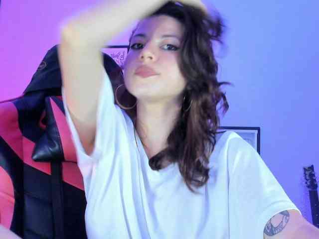 lolamustaine webcam