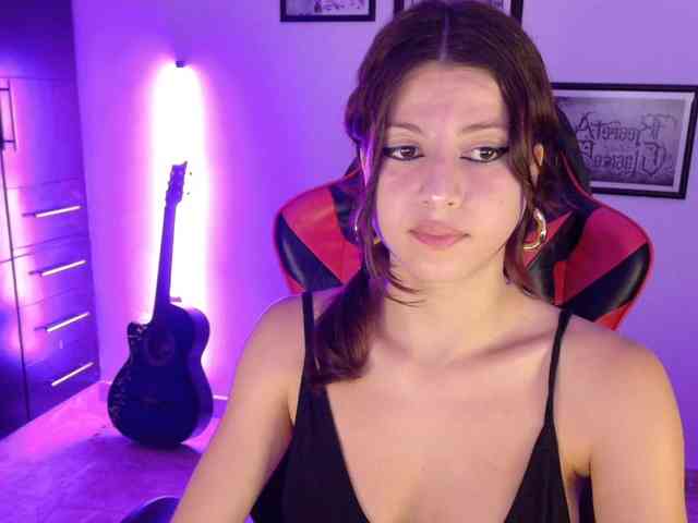 lolamustaine webcam