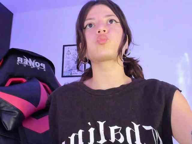 lolamustaine webcam