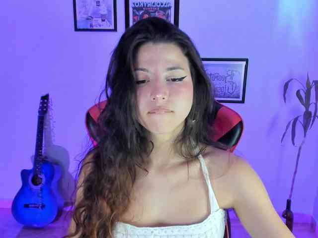 lolamustaine webcam