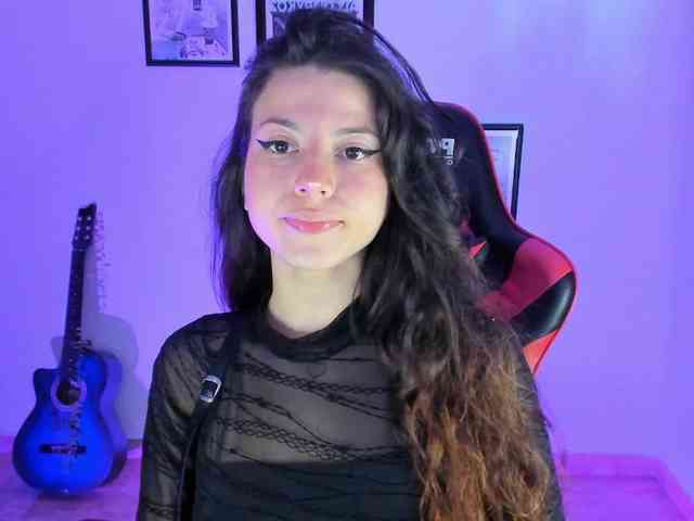 lolamustaine webcam