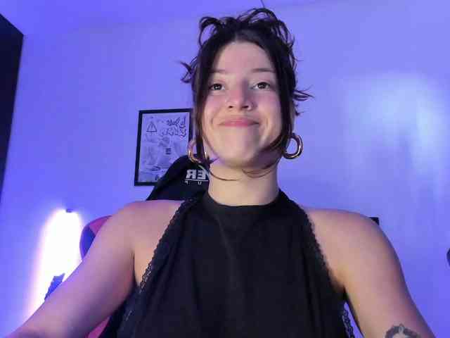 lolamustaine webcam