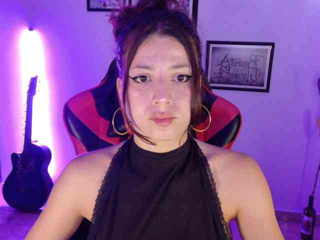 lolamustaine webcam