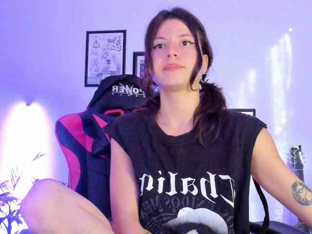lolamustaine webcam