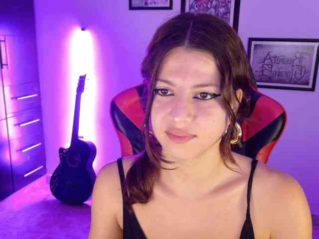 lolamustaine webcam