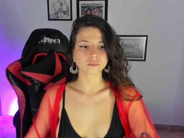 lolamustaine webcam