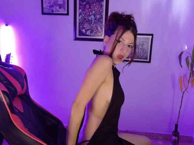 lolamustaine webcam