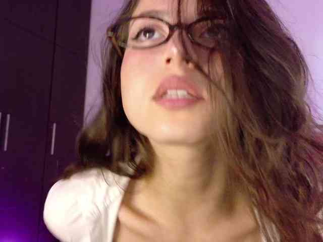 lolamustaine webcam