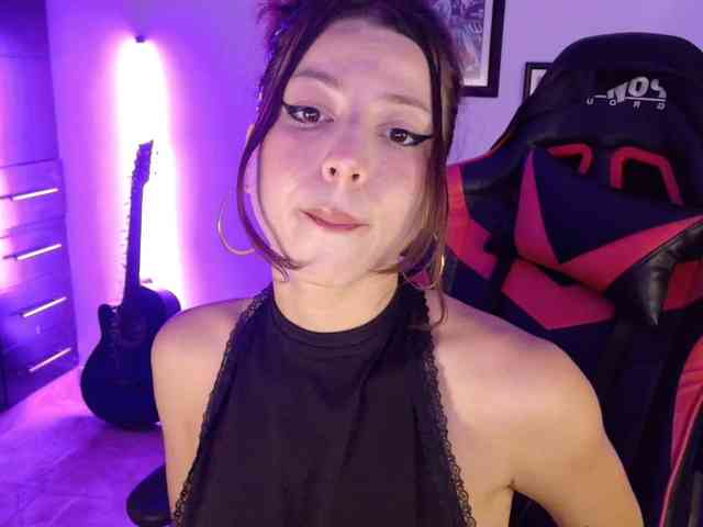 lolamustaine webcam