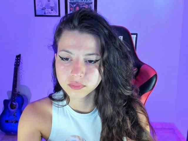 lolamustaine webcam