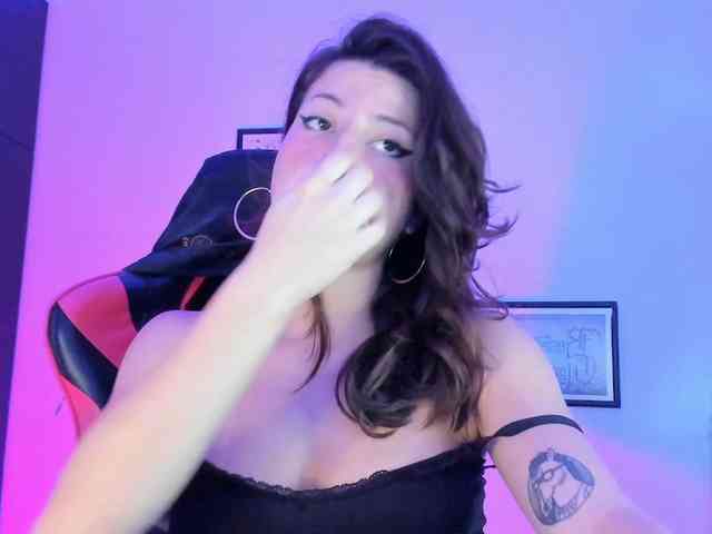 lolamustaine webcam