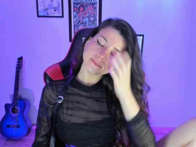 lolamustaine webcam