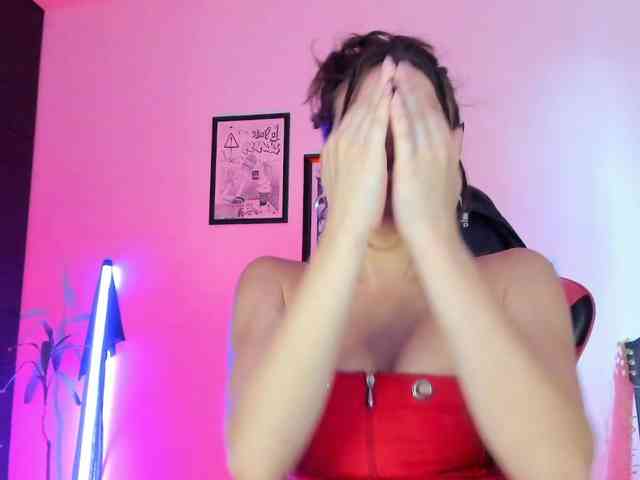 lolamustaine webcam