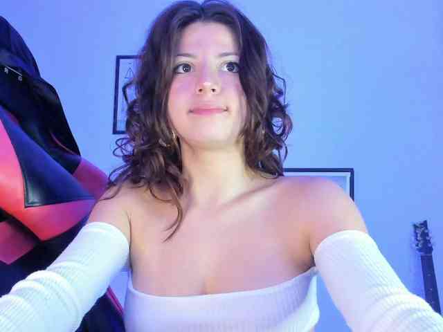 lolamustaine webcam