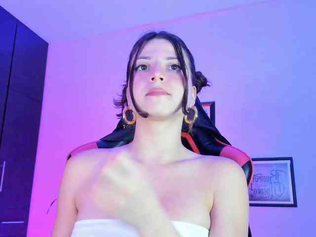 lolamustaine webcam