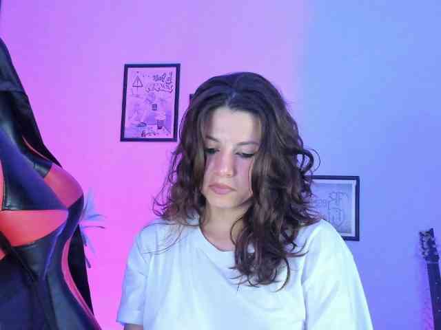 lolamustaine webcam