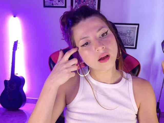 lolamustaine webcam