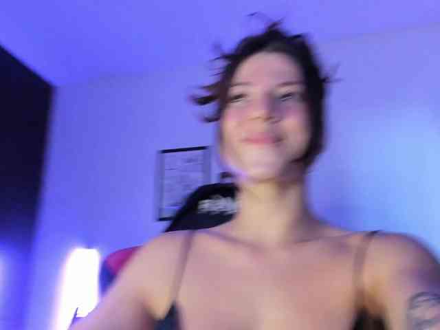 lolamustaine webcam