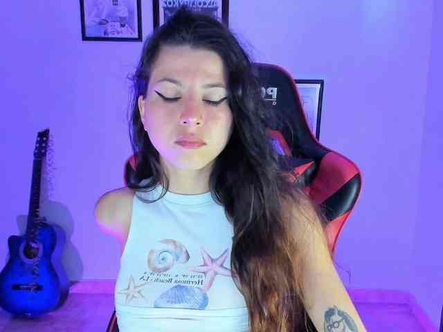 lolamustaine webcam
