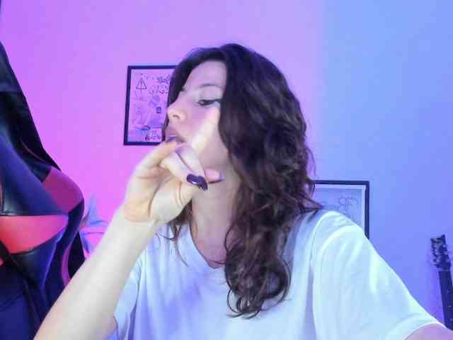 lolamustaine webcam