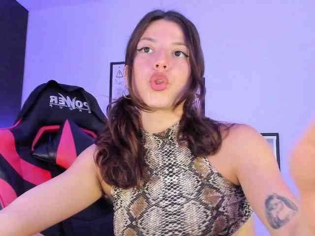 lolamustaine webcam