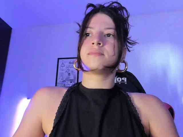 lolamustaine webcam