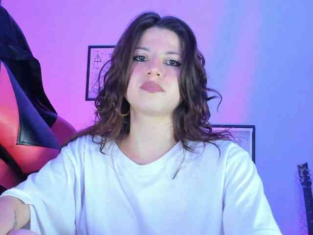lolamustaine webcam