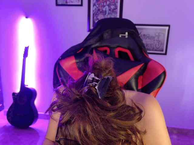 lolamustaine webcam