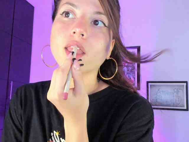 lolamustaine webcam