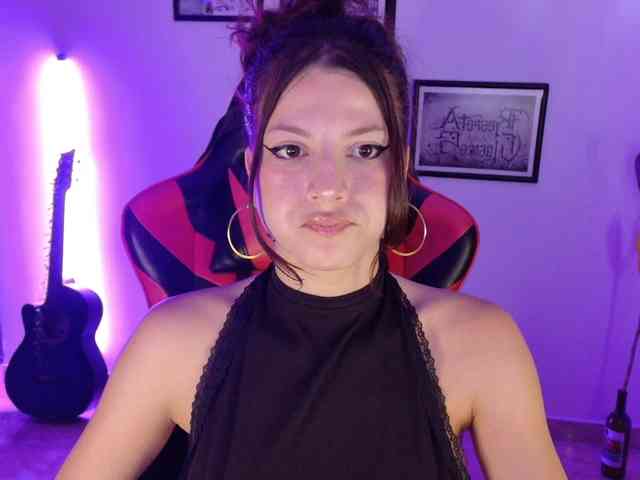 lolamustaine webcam