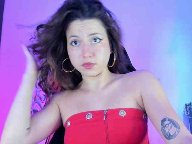 lolamustaine webcam