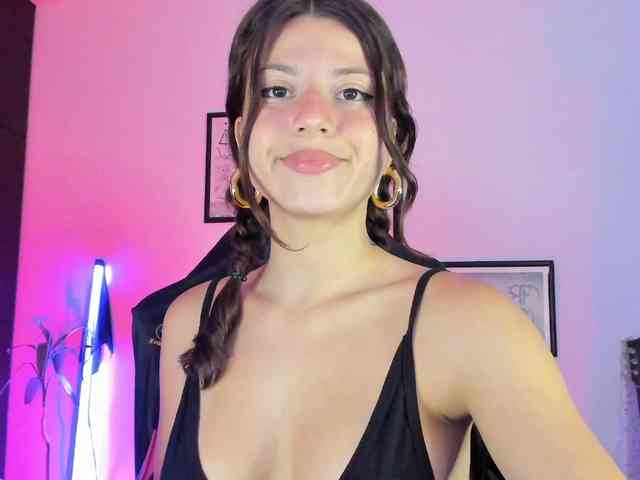 lolamustaine webcam
