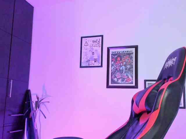 lolamustaine webcam