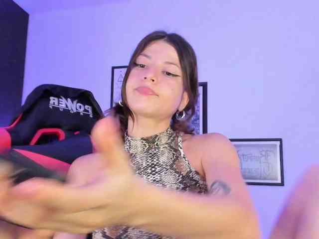 lolamustaine webcam