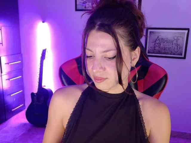 lolamustaine webcam