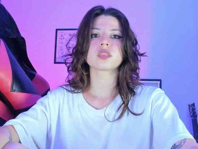 Model: LolaMustaine