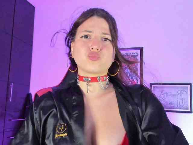 lolamustaine webcam