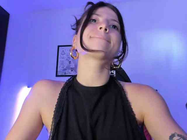 lolamustaine webcam