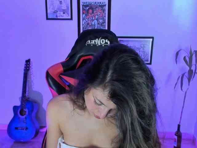 lolamustaine webcam