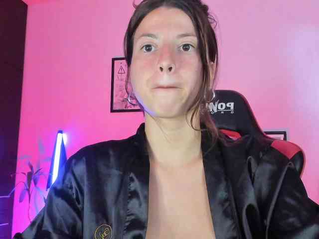 lolamustaine webcam
