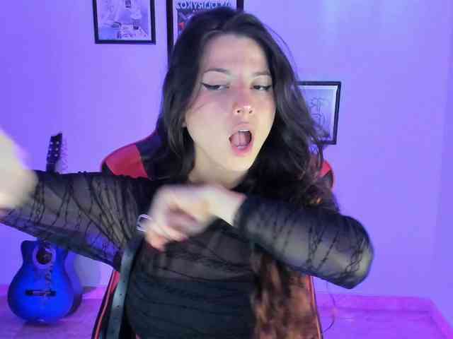 lolamustaine webcam