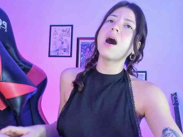 lolamustaine webcam